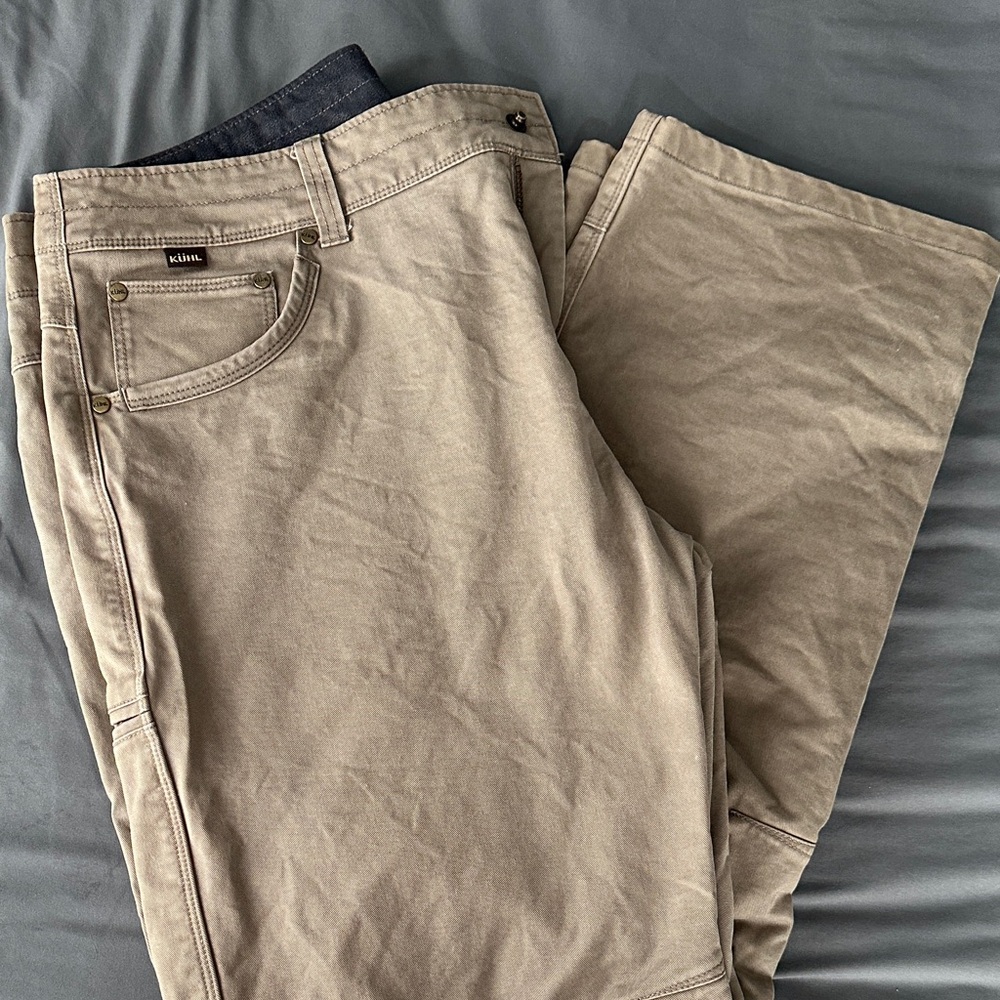 Kuhl Men's Chinos Khakis in Light Tan